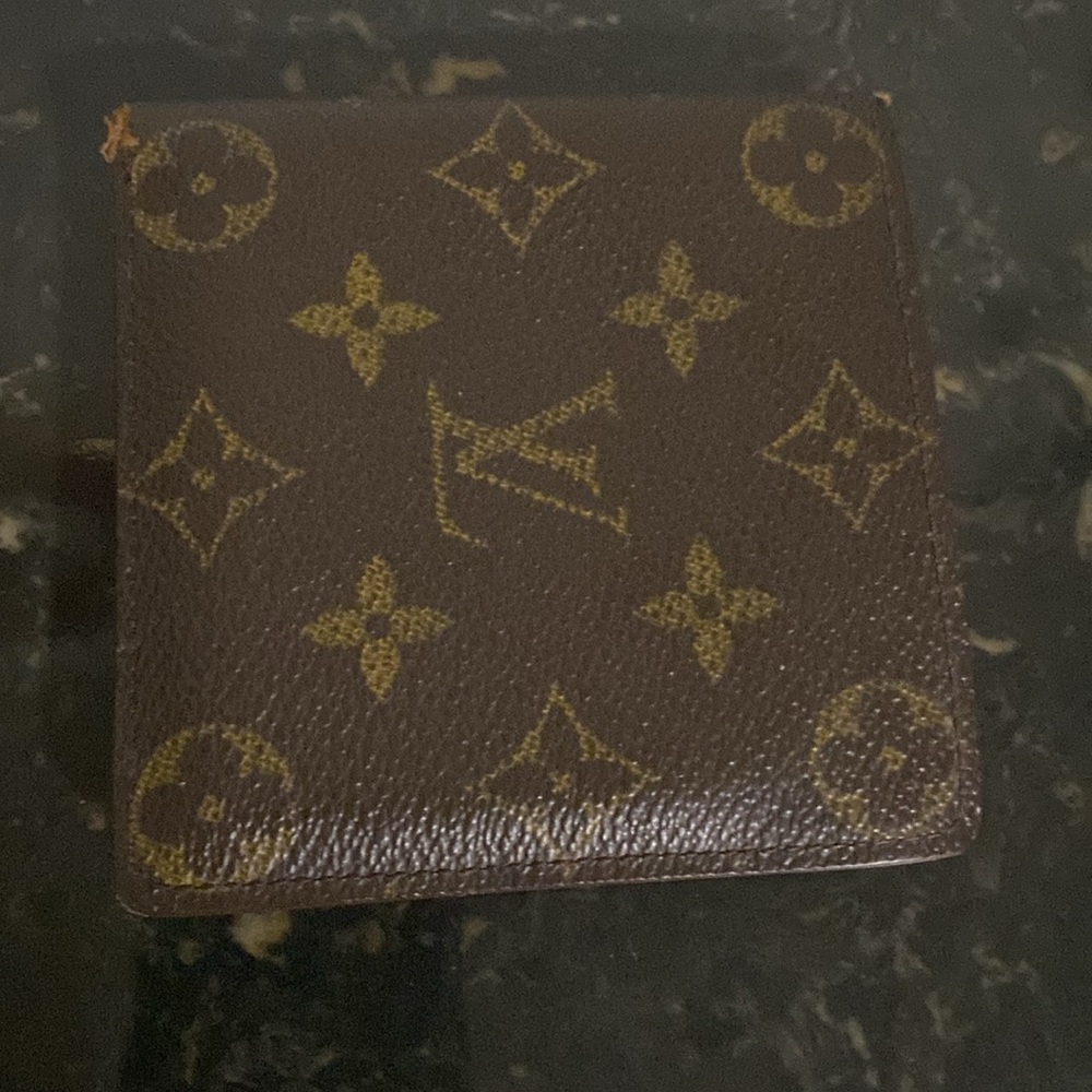 Authentic Louis Vuitton vintage wallet, monogram
Needs love on inside (inside) - Picture 2 of 9